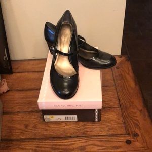 Bandolino Black leather heels size 10